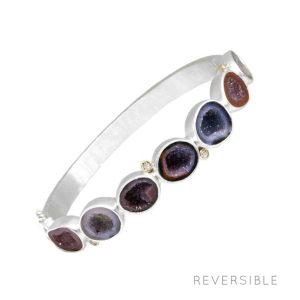 Nina Wynn Around The World Geode SS Bracelet, Size 7, Stones - 6
Bracelet Information:
Metal: Black Oxidized Silver & 18K Gold
Size: 5-8
Metal Weight (g): 27 & 1.2
Gemstone Information:
Stone Size: 10-12mm
Total Carat Weight: 10