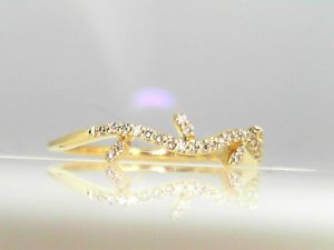 14 Karat Yellow Gold  Micro Pave Vine Fashion Ring Size 6.5 With 31=0.10Tw Round G/H Si2 Diamonds
