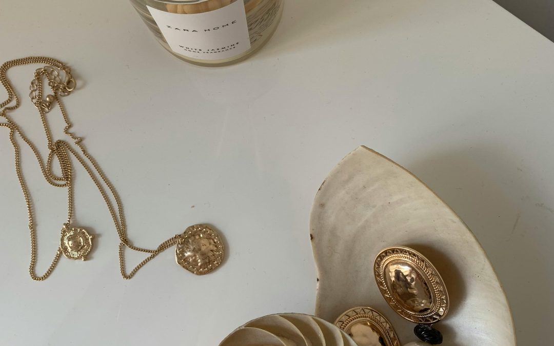 Art Deco vs. Art Nouveau Jewelry: A Tale of Two Iconic Eras