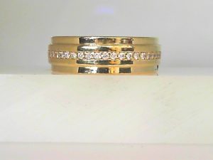 Yellow 14 Karat Men's Yg Band Men's Diamond Wedding Band Size 8.5 With Round Diamonds