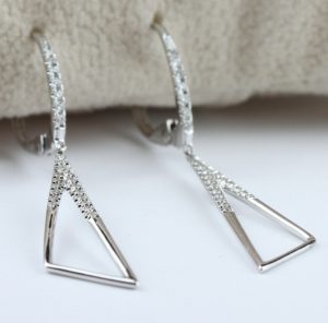Lady's White 18 Karat Triangular Dangle Earrings Earrings With 48 = 3.21Tw Round G/H Si1 Diamonds Gram Wt: 3.21