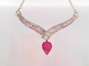 Lady's White 14 Karat Vintage Necklace Length 18 With One Pear Ruby And Round Diamonds Style: Cable Link
Metal: 14 Karat
Color: White
Finish: Polished
Length: 18