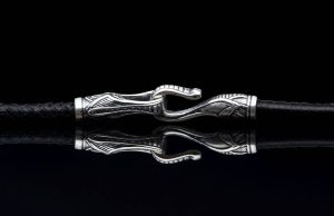 William Henry is proud of our American heritage, and we pay homage to the strength and ideals that created the dream we all share. The Denali is a striking pendant wrought in sterling silver with artwork that captures the iconography of our history. A wishbone clip in PVD black coated stainless steel holds one to three guitar picks, and whether you play guitar or you don’t, this piece is gorgeous on the neck. Finished with a fine stitched leather cord and sterling silver clasp, entirely built in our Oregon studio.