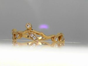 14 Karat  Yello Gold Milgrain Vintage Vine Fashion Ring Size 6.5 With 10=0.08Tw Round G/H Si2 Diamonds