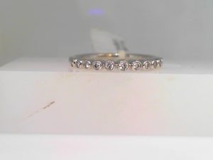 White 18 Karat 11 Stone Weddig Band Ring Size 6.25 11=0.15tw Round G SI1 Diamonds Bezel set
