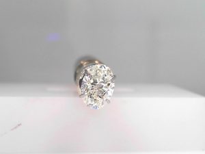 Loose Stones With One 1.00Ct Oval I Vs2 Diamond