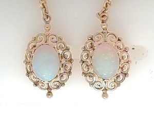 Lady's Earrings With 2 = Oval Opals