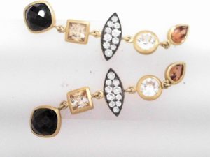 Lady's Yellow 18 Karat Matte' Black Spindal Drop Dangle With Zircon And Diamond Accents Earrings 2 = 3.76tw Cushion Black Strong Spinels
2 = 0.45tw Round F/G SI2 Diamonds