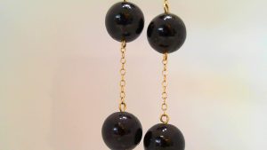 Lady's Yellow 14 Black Bead French Bead Necklace Chain: Cable Link
Metal: 14 Karat
Color: Yellow
Length: 16