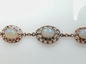 Lady's Yellow 14 Karat Opal Bracelet Length 7 With 8 = Oval Opals