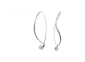 E.L.DESIGNS  Sterling Silver Dangle Pearl Large Earrings
These feminine earrings are designed to embrace the curve of your face. The long, sweeping French back earwire hooks at the bottom to complete the arc of the design.