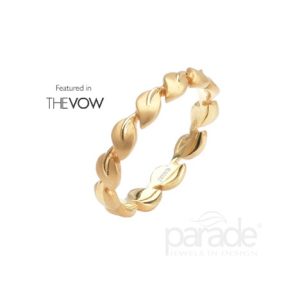 Parade Design’s original Lyria Leaves wedding band was featured in the THE VOW, starring Rachel McAdams! Satin finished cascading leaves are crafted in the finest 18K yellow gold.
WD: 3.10 MM