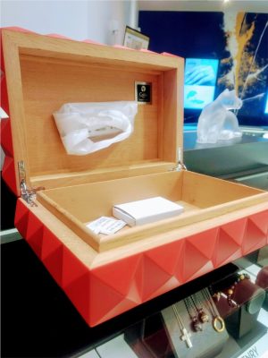 Quasar Desktop Humidor, Red